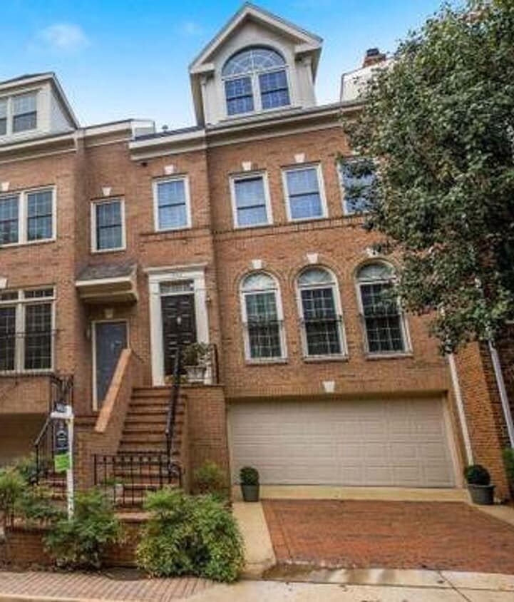 Large Townhouse 3 Bedroom 2 Full Baths and... - Large Townhouse 3 Bedroom 2 Full Baths and...