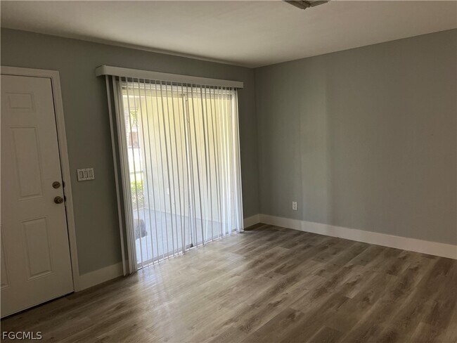 Building Photo - 337 Tudor Dr