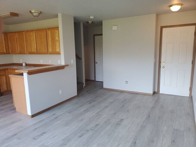 Building Photo - Wonderful 3 bedroom 2 bath Duplex in Post ...
