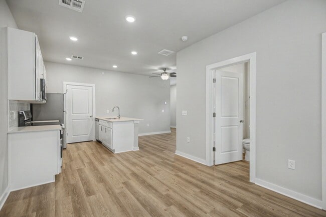 Building Photo - 401 S 29th St