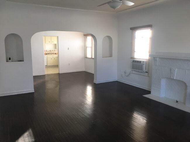 Building Photo - 6138 Saturn St