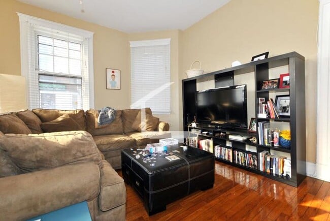 Photo - 1 bed in Allston Apartment