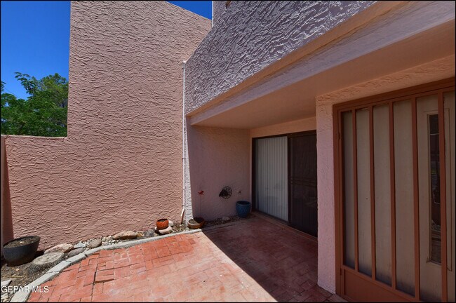 Foto del edificio - 710 N Resler Dr