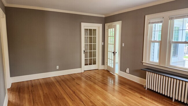 Foto del edificio - 1164 New Britain Ave