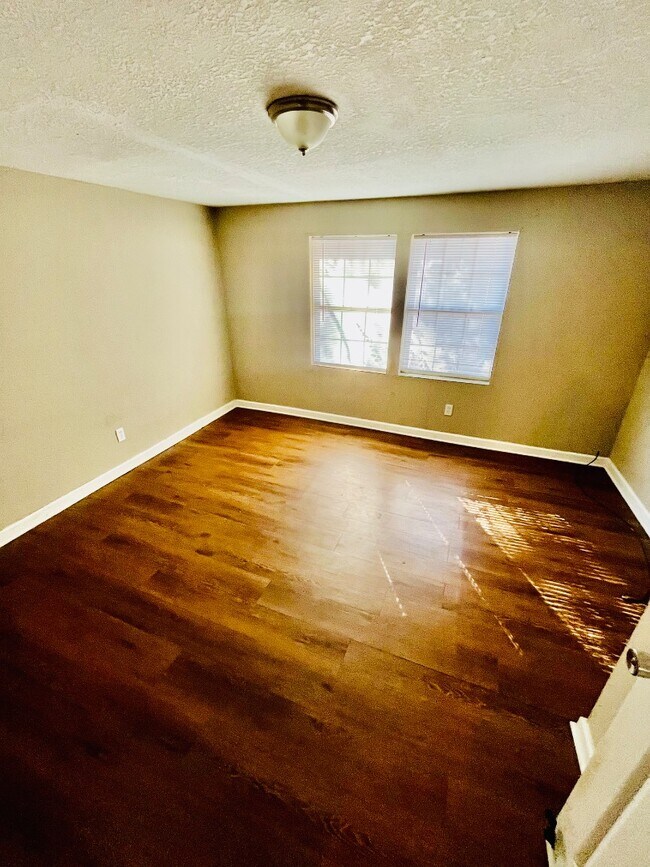 Foto del edificio - 620 N 6th Ave