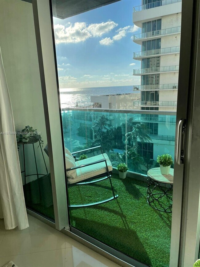 Building Photo - 4001 S Ocean Dr