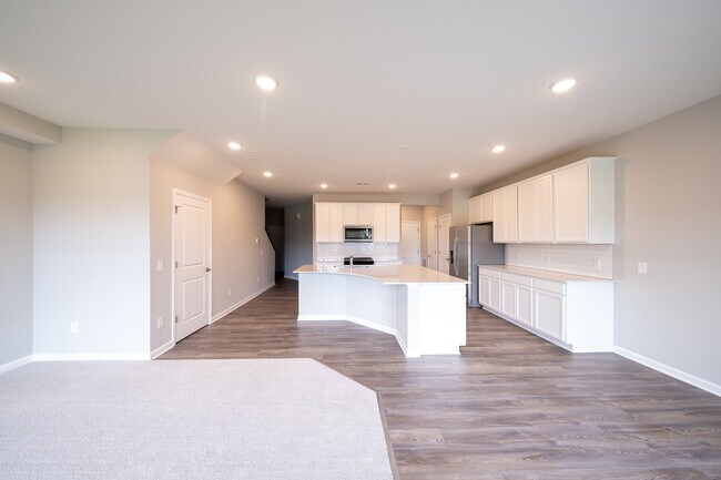 Building Photo - 17943 Giants Wy