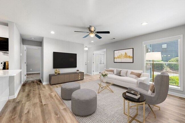 Foto del edificio - Spacious 3-bedroom, 2.5-bathroom End-unit townhome