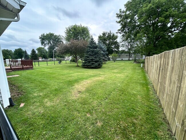 Foto del edificio - 507 Wheatland Dr