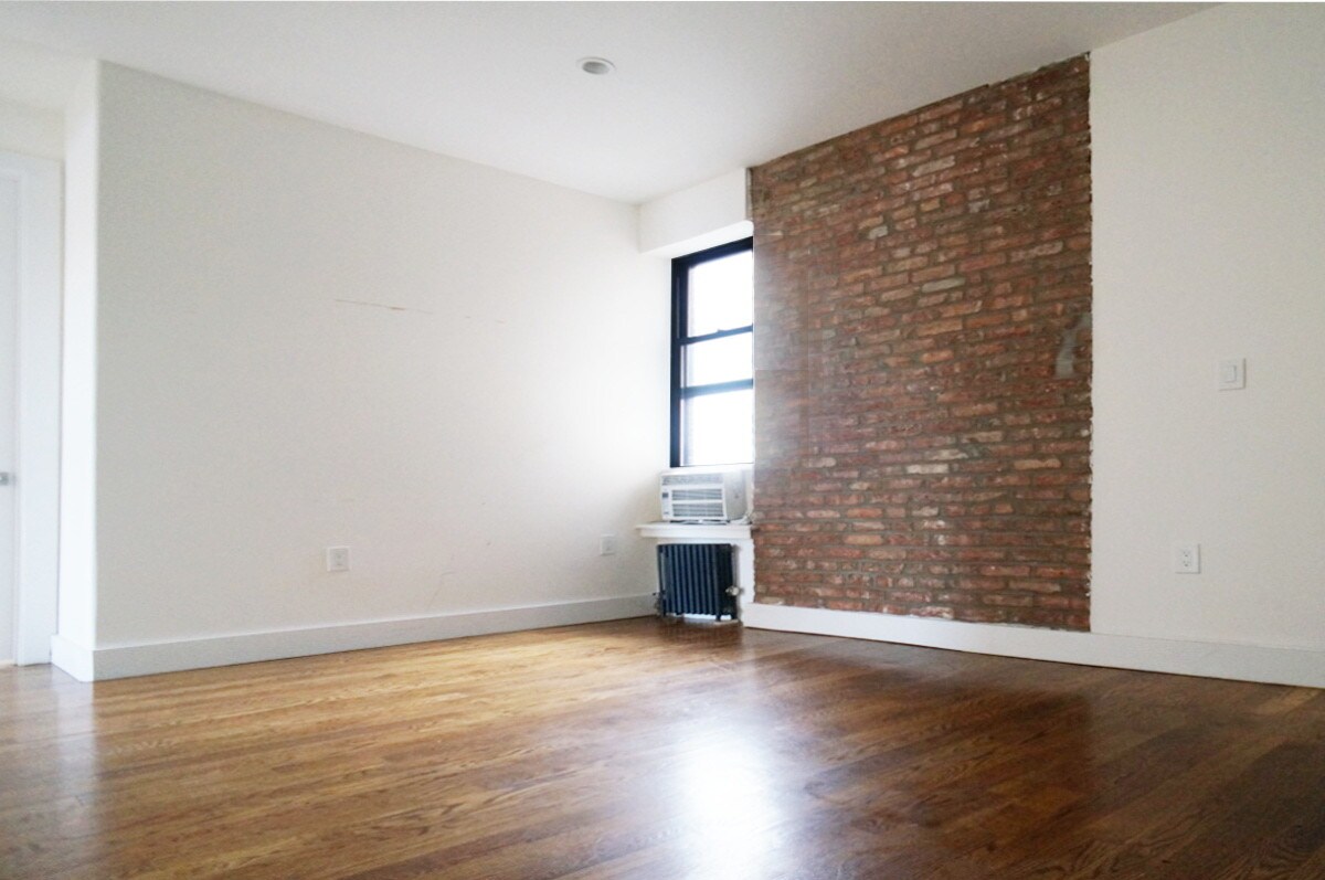 Primary Photo - 366 S 5th St