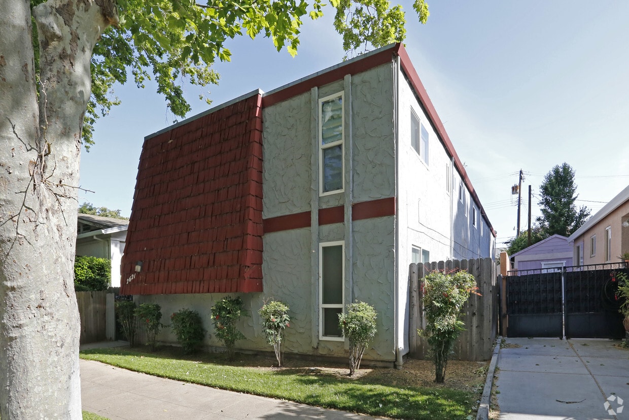 Building Photo - 2621 C St