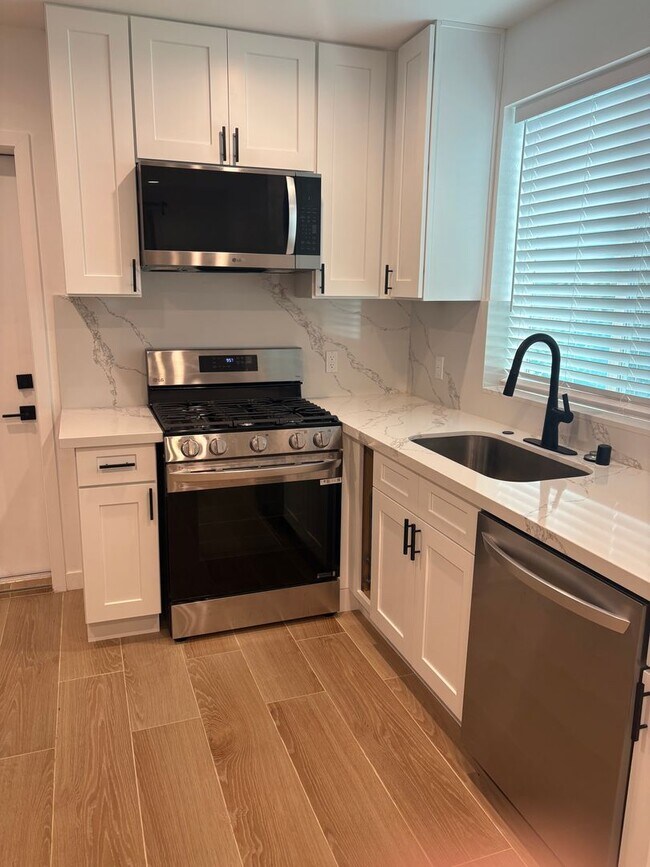 Foto del edificio - Charming Furnished 1 bedroom/1 bathroom near Laguna Lake.