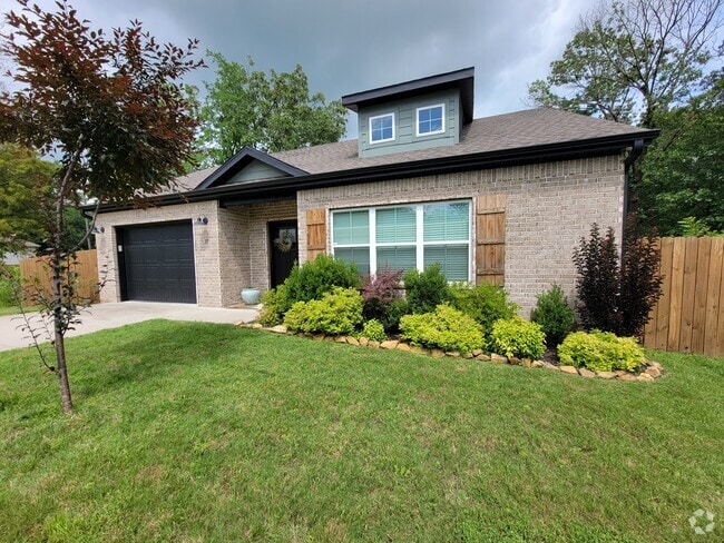 Building Photo - 17 Eastleigh Cir