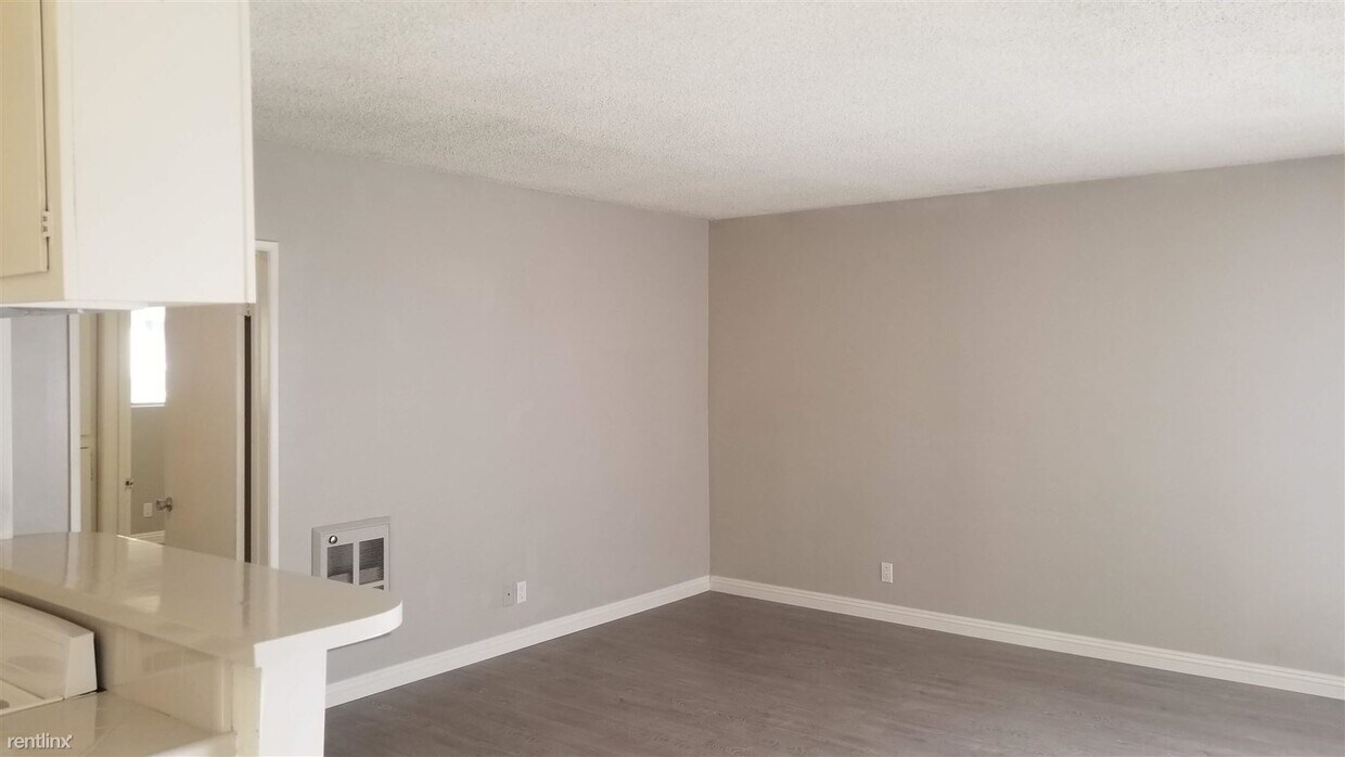Building Photo - 2 br, 1 bath Apartment - 11690 Ramona Blvd 23