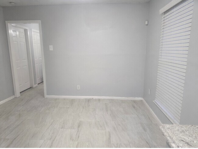 Foto del edificio - 7702 Claiborne St