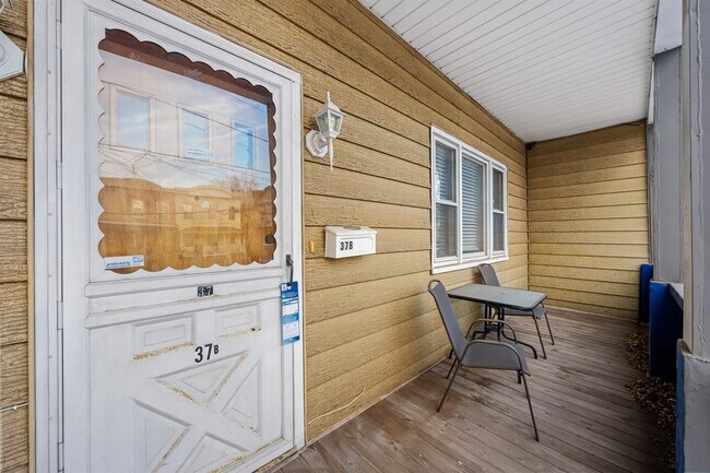 Foto del edificio - 37 Pearsall Ave