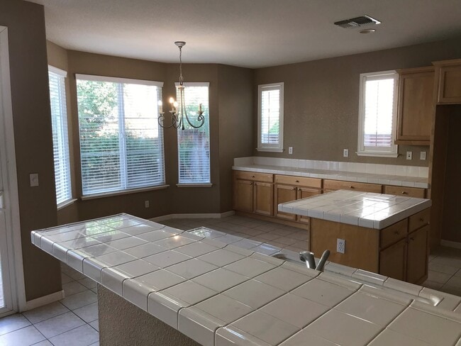 Foto del edificio - Beautiful 4 Bedroom, 2.5 Bath Mountain House Home