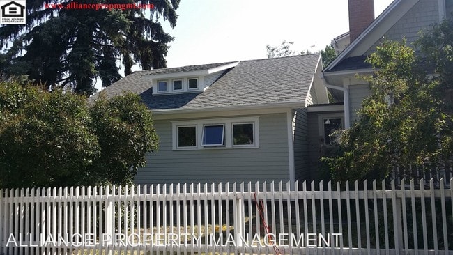 Building Photo - 2 br, 1.5 bath Apartment - 716 S. Black