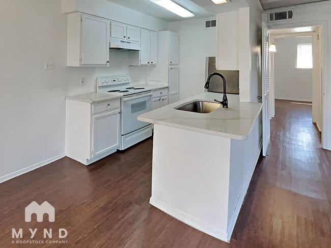 Building Photo - 3624 Parkridge Dr