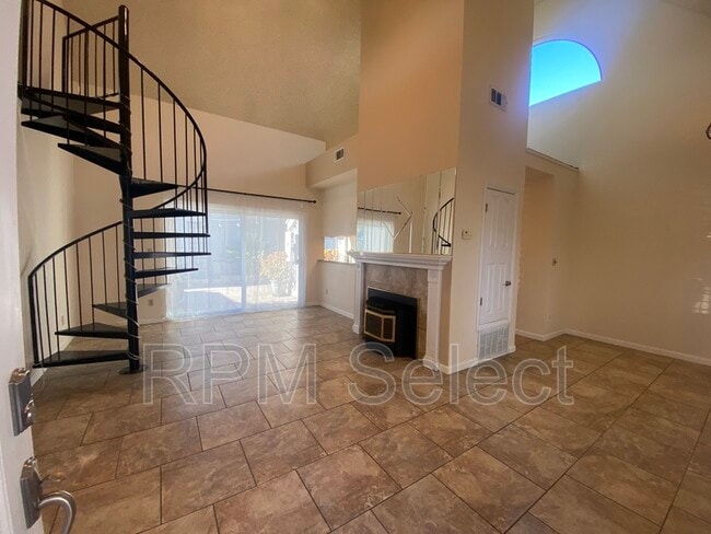 Building Photo - 1686 Somerset Pl