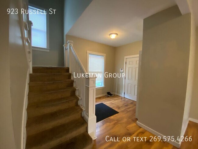 Foto del edificio - 923 Russell St