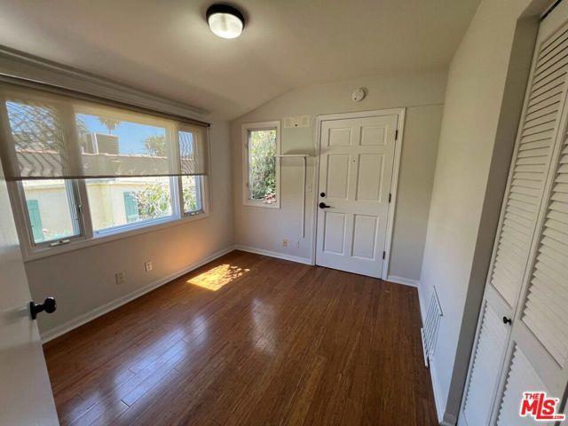 Building Photo - 10589 Kinnard Ave