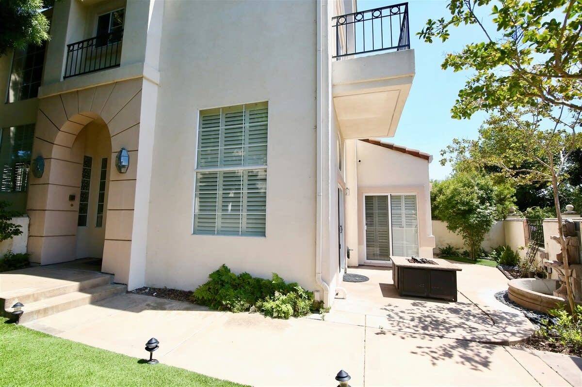 Primary Photo - 5115 Renaissance Ave