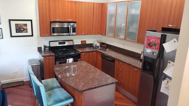 Kitchen - 1529 W Hollywood Ave