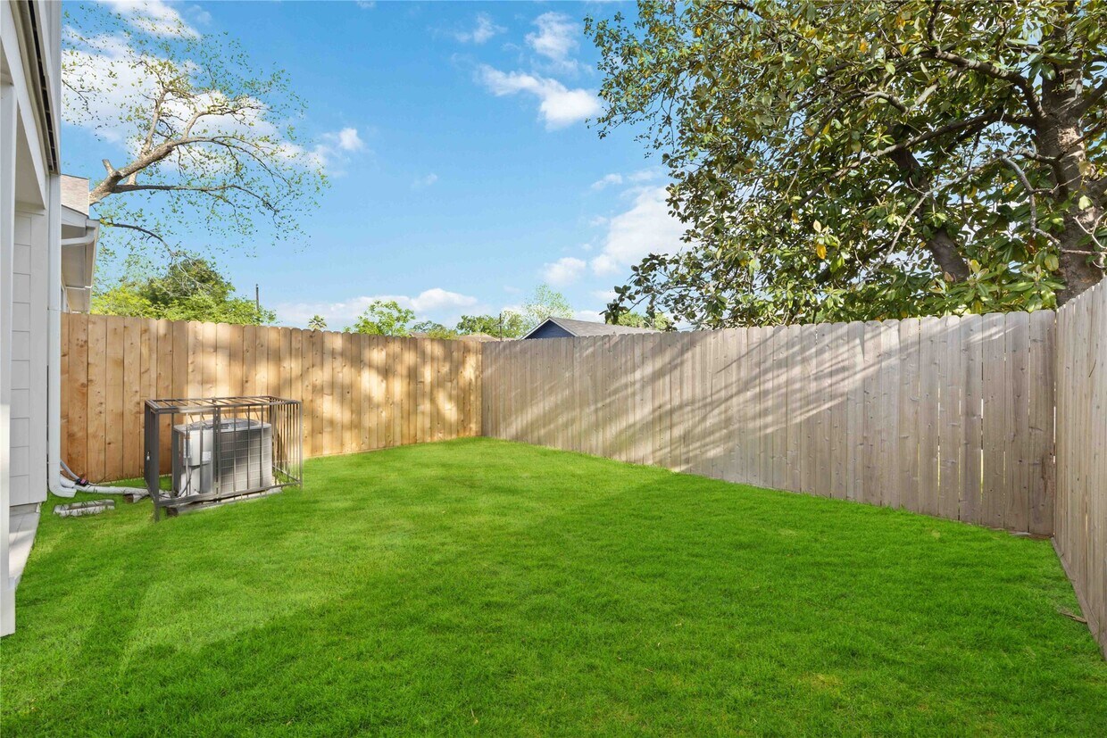 Foto del edificio - 5314 Suez St