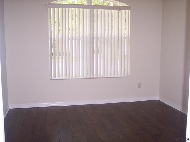 Building Photo - 63 Veranda Way