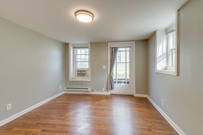 Building Photo - 129 43rd Ave N