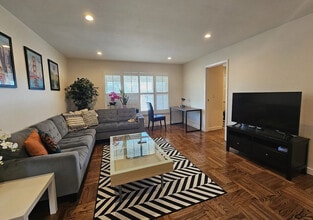 Building Photo - 104 Del Prado Dr
