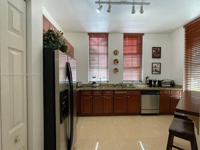 Foto del edificio - 3001 NE 185th St