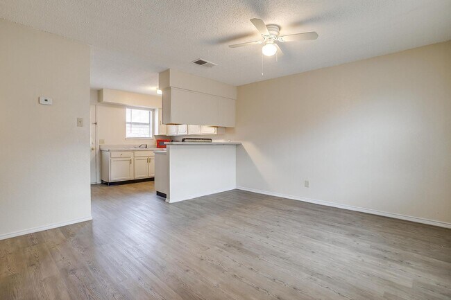Building Photo - 2602 NW 21st St. Duplex