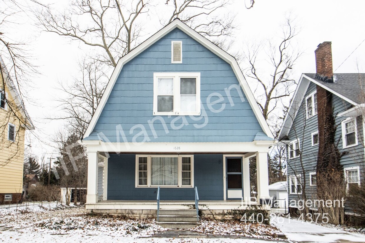 Primary Photo - Beautiful 4 Bedroom 2 Bath Colonial in Cle...