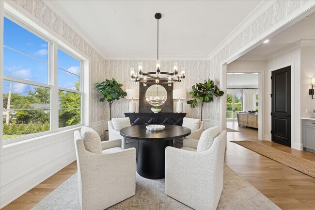 Building Photo - 1118 Pin Oak Dr