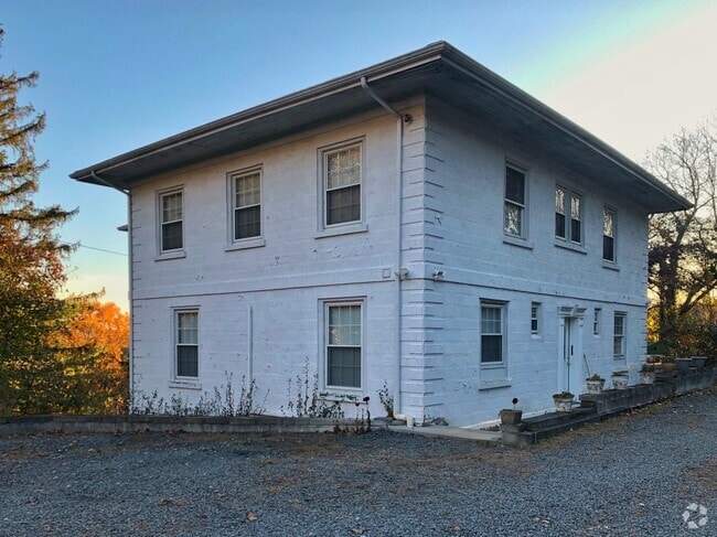 Building Photo - 55 Cedar St