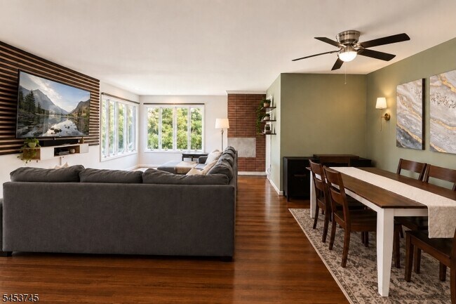 Foto del edificio - 644 Montgomery Rd