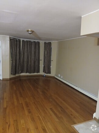 Building Photo - 367 Ashford St