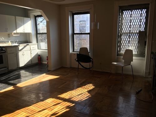 Primary Photo - 212 Van Buren St