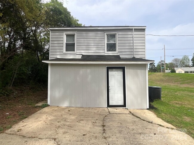 Building Photo - 3905 Freedom Dr