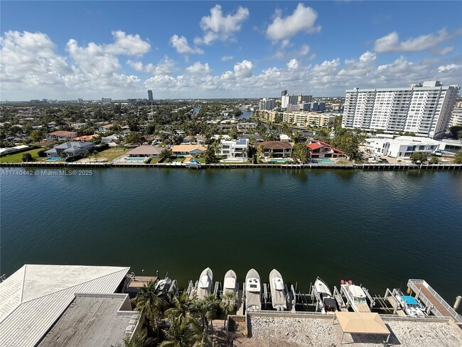 Foto del edificio - 1965 S Ocean Dr