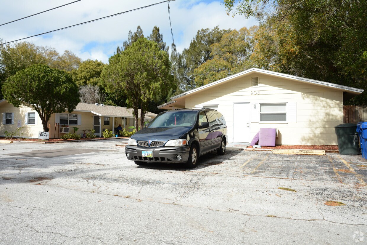 Building Photo - 908 Beverly Ave