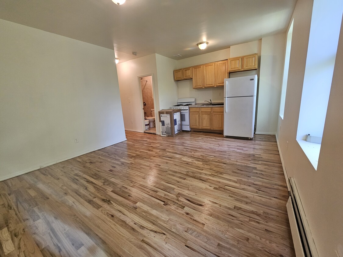 Primary Photo - 34 Oakland Pl