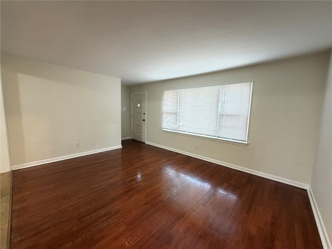 Foto del edificio - 854 Loekes Dr