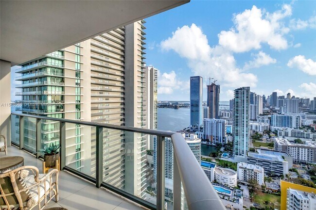 Foto del edificio - 501 NE 31st St