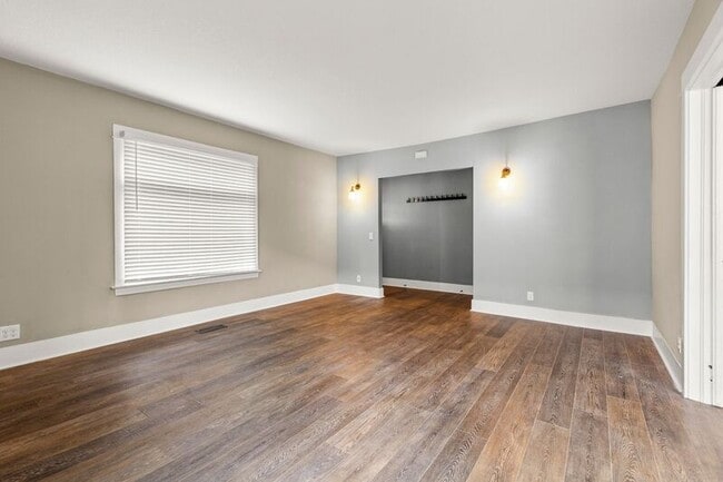 Photo - 5530 N Haight Ave Apartment