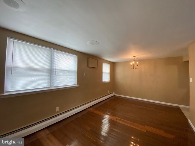 Building Photo - 4431 Aberdale Rd