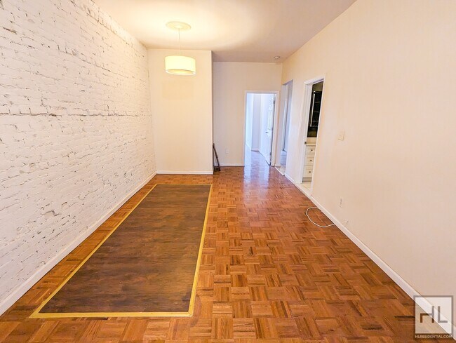 Foto del edificio - 249 12 STREET