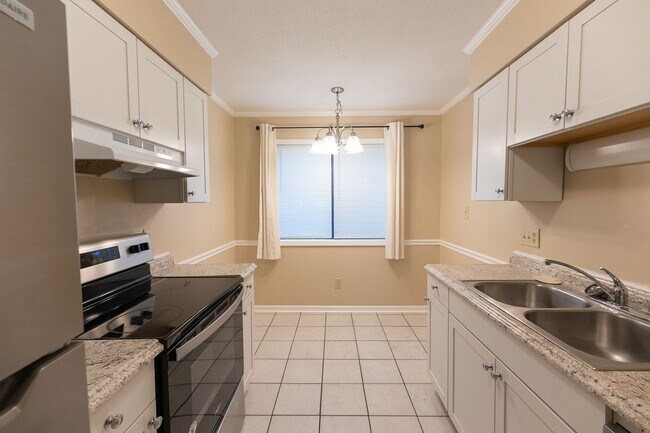 Foto del edificio - 185 Forest View Dr